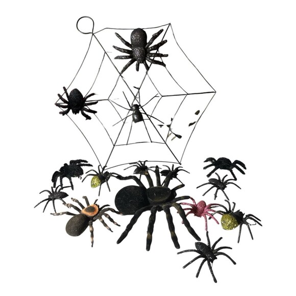 Lot of 15 Spiders Metal Web Rubber Furry Halloween Spooky Scary Creepy 13x12" - Picture 1 of 1